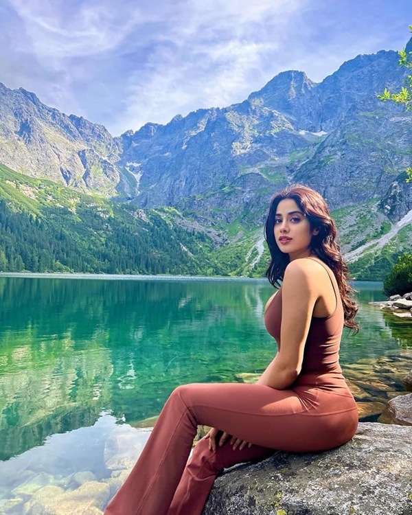 janhvi kapoor sexy pic 12