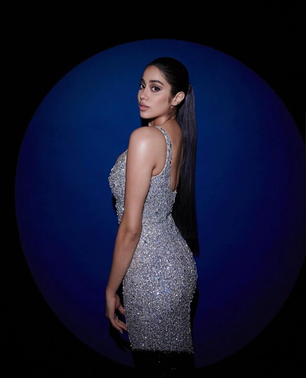 janhvi kapo15or sexy pic 