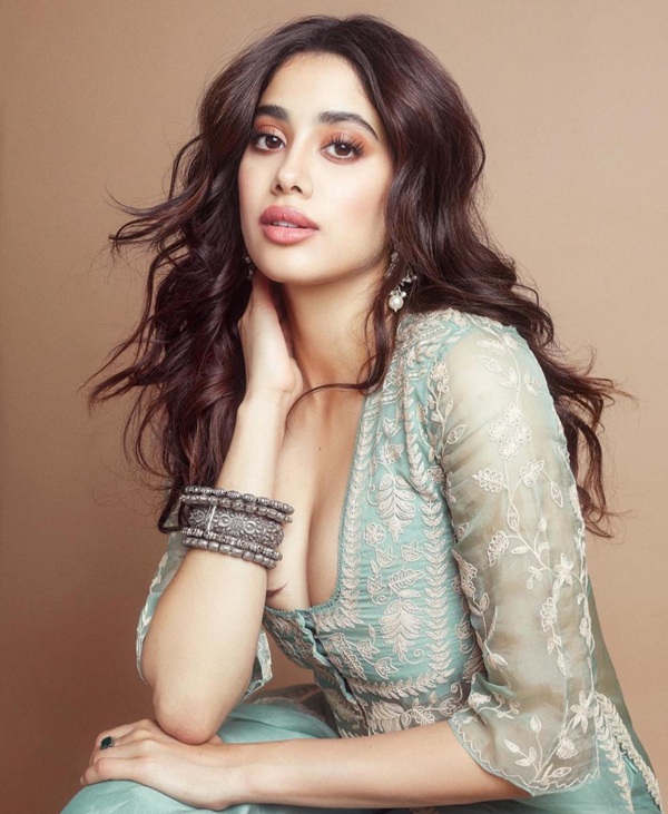 janhvi kapoor sexy pic 17