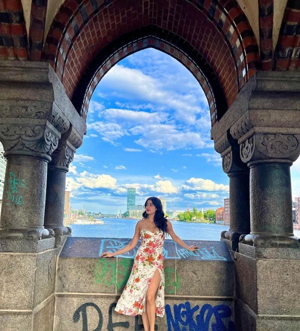 janhvi kapoor sexy pic 18