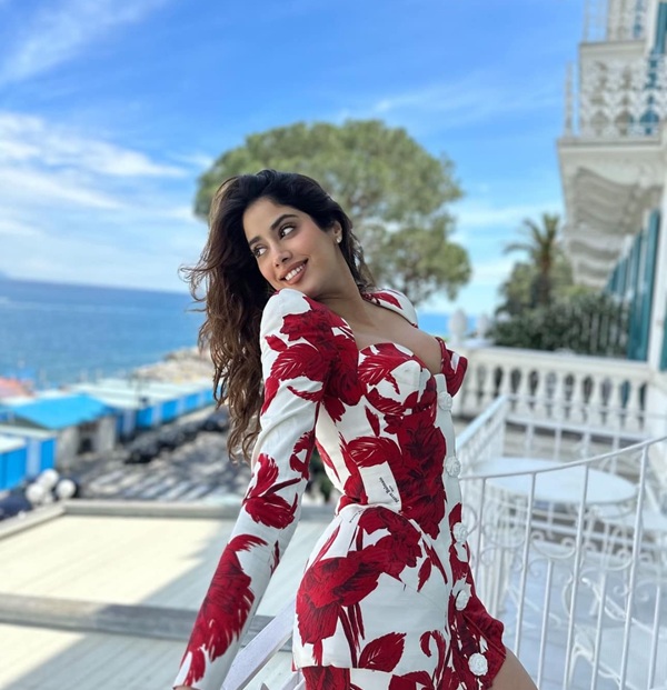 janhvi kapoor sexy pic 24