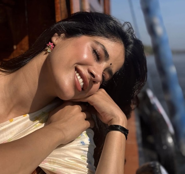 janhvi kapoor sexy pic 34