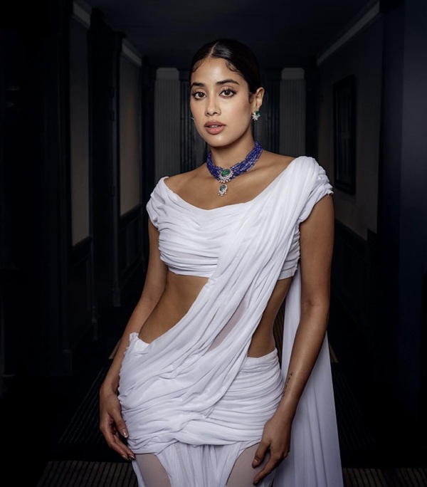 janhvi kapoor sexy pic 40