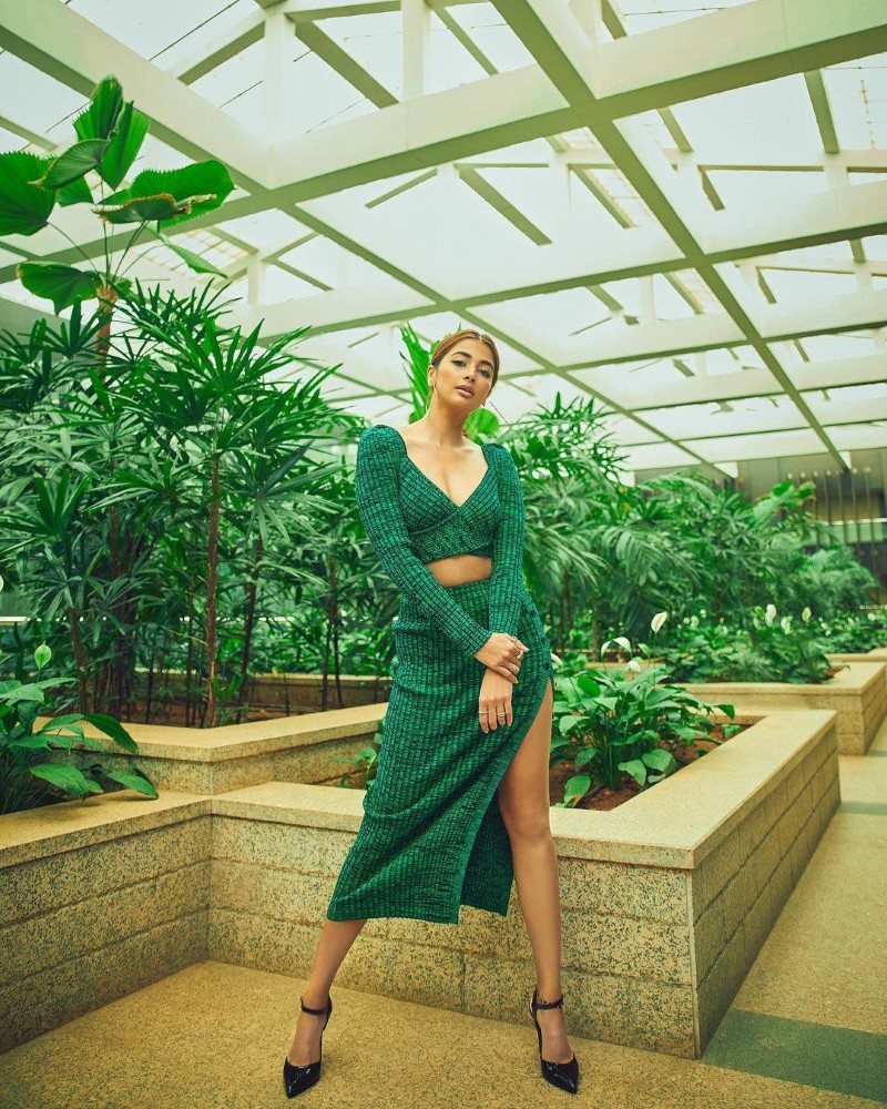pooja hegde sexy pics 12