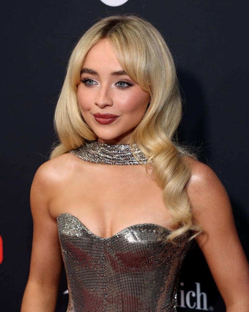 sabrina carpenter sexy pics 18