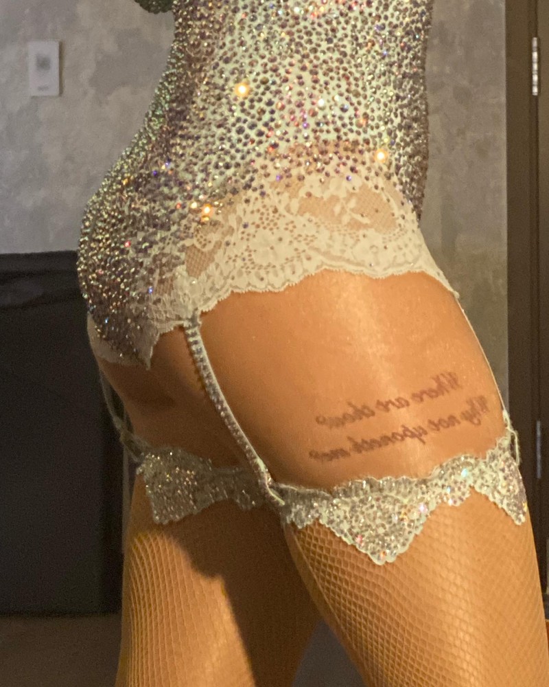 sabrina carpenter sexy pics 2