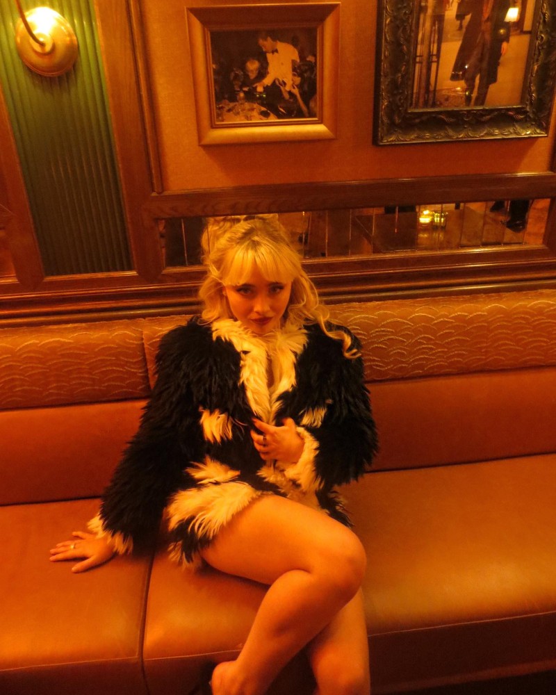 sabrina carpenter sexy pics 9