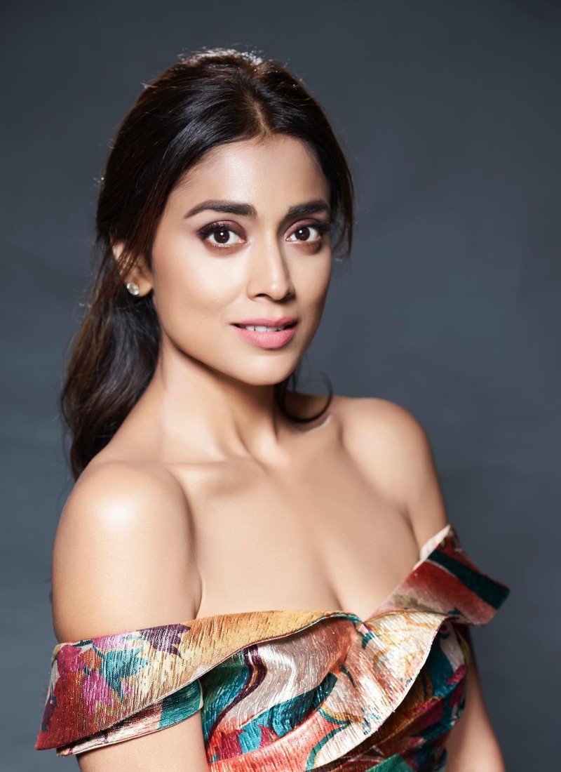 shreya saran sexy pics 1