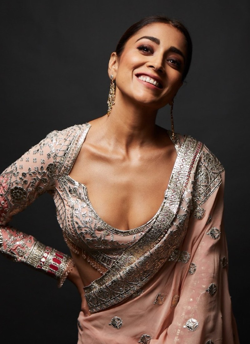 shreya saran sexy pics 10