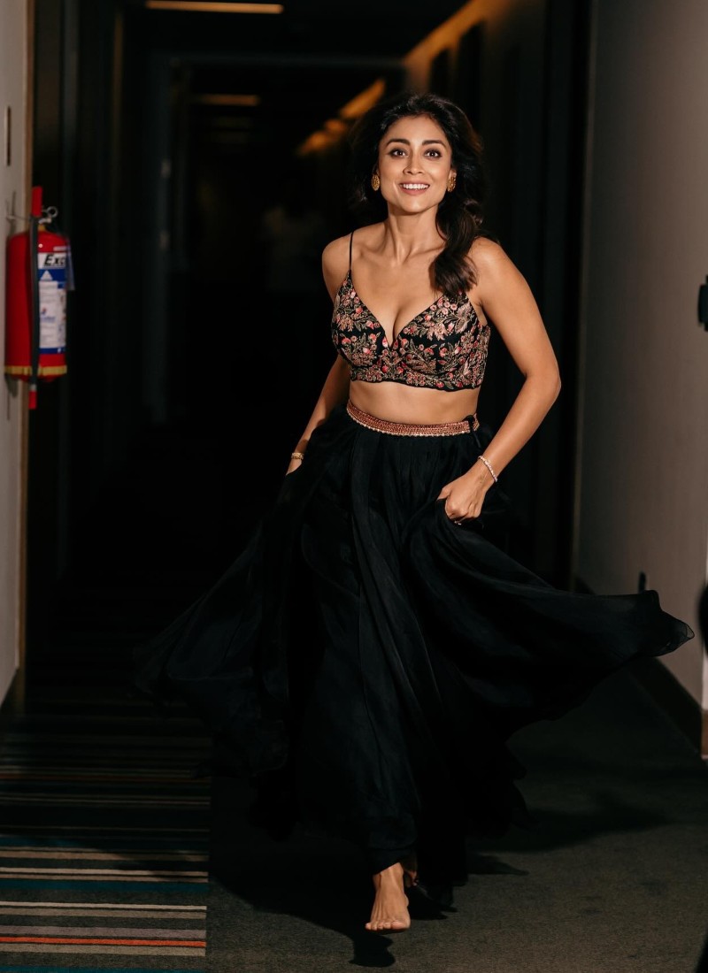 shreya saran sexy pics 17