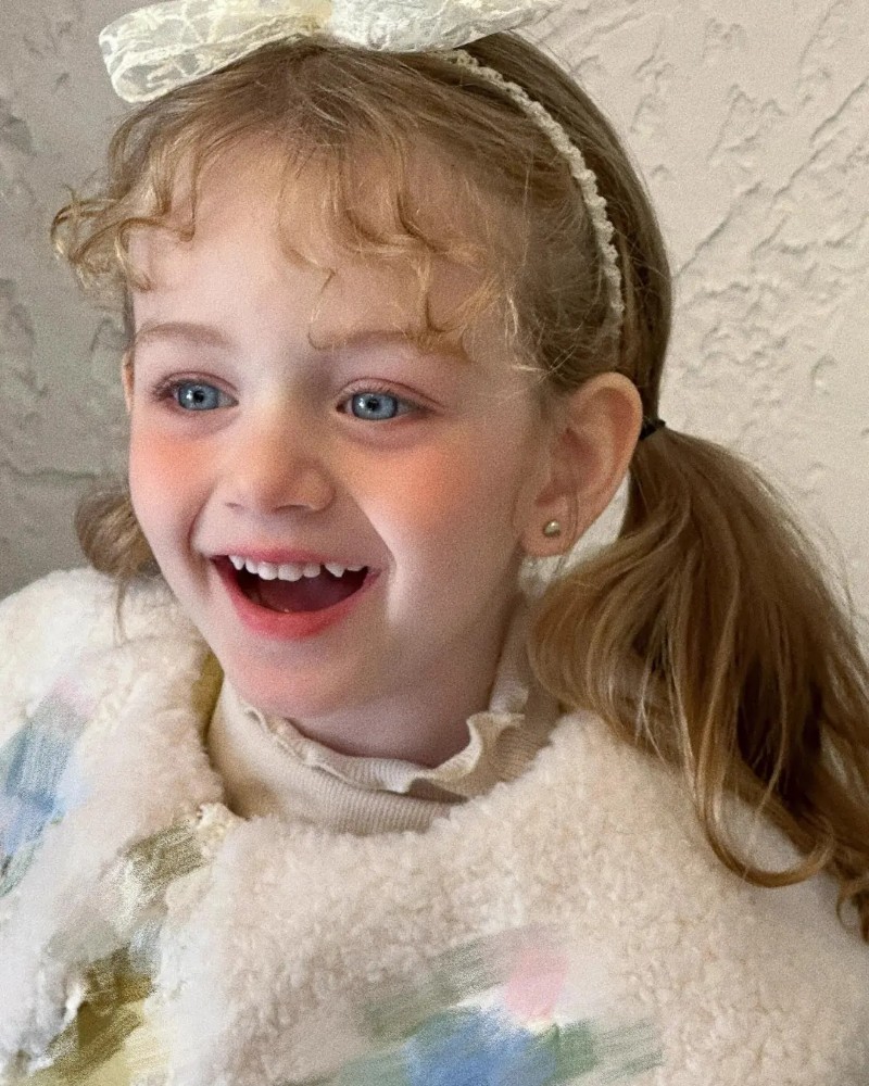 smile cute baby girl 27