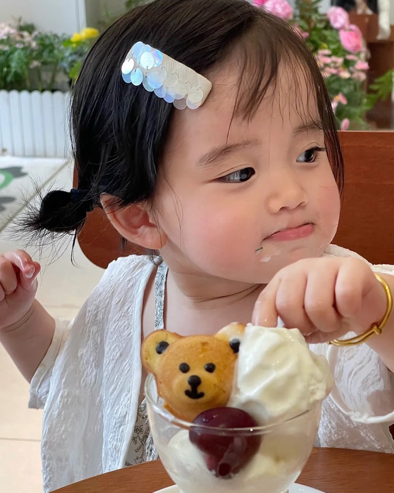 smile cute baby girl 